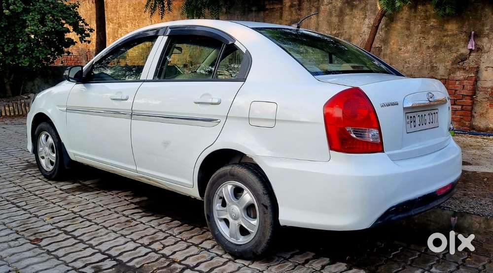 Hyundai Verna, 2011