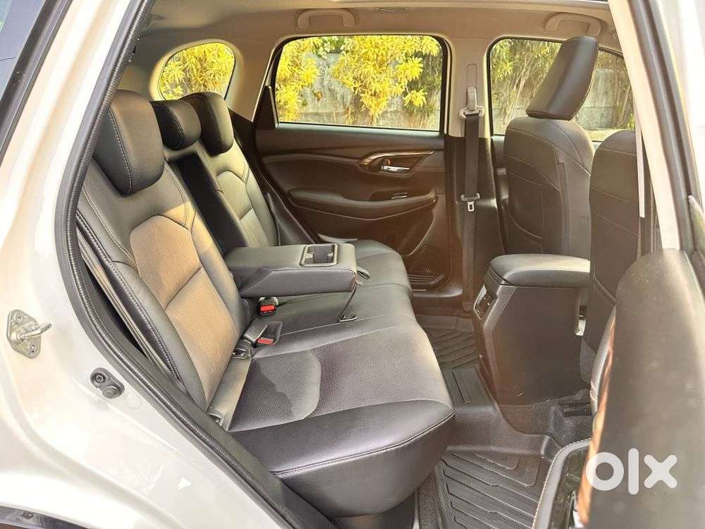 Maruti Suzuki Grand Vitara 1.5 Alpha Smart Hybrid At, 2022, Petrol