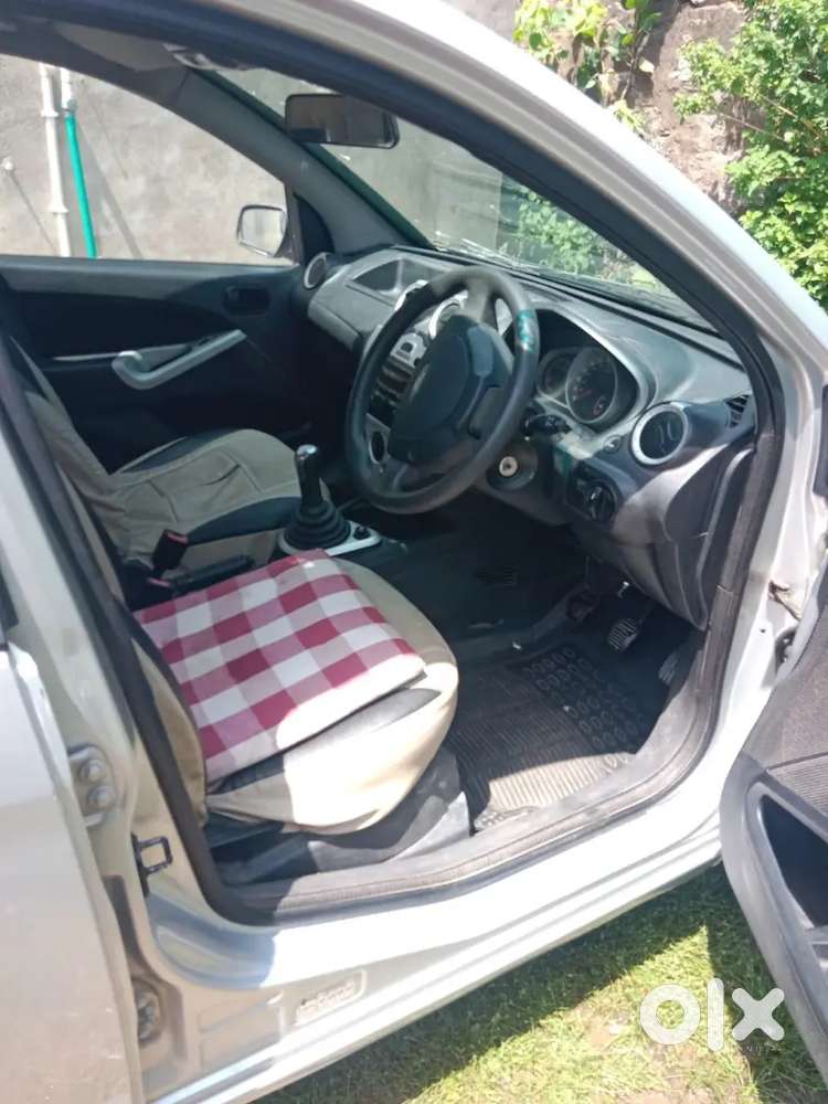 Ford Figo 1.5 Premium Siver 2012