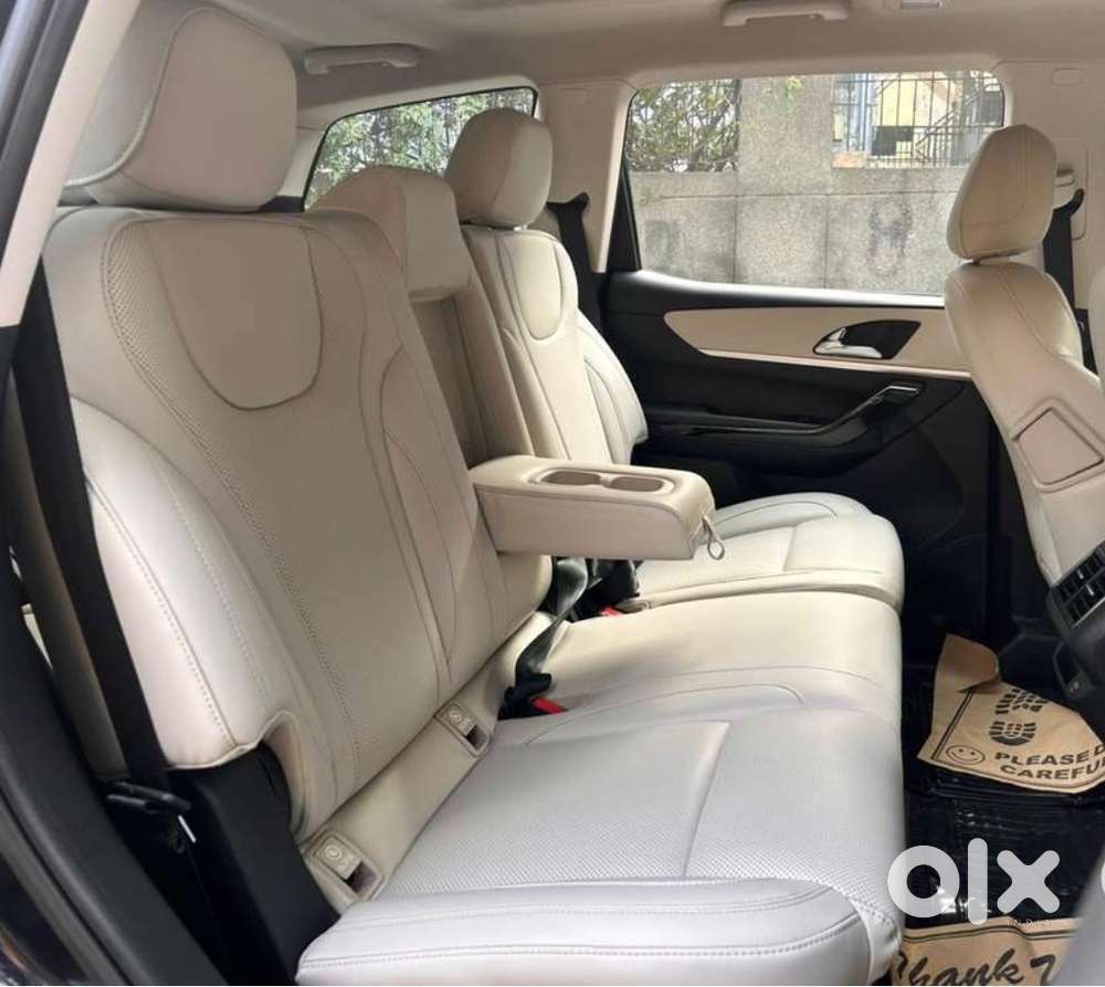 Mahindra Xuv700 2023 Diesel 44000 Km Driven With Fancy No : 1111