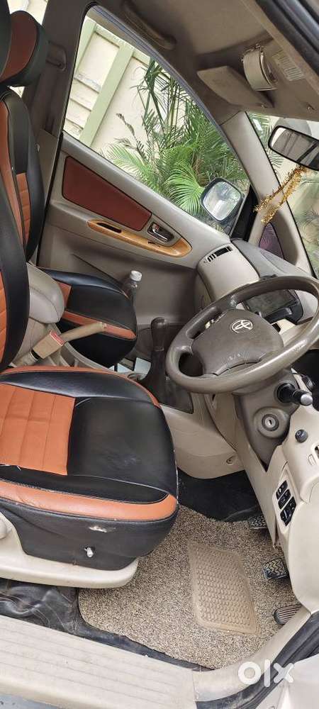 Toyota Innova 2.5 V Diesel 8-seater, 2011, Diesel