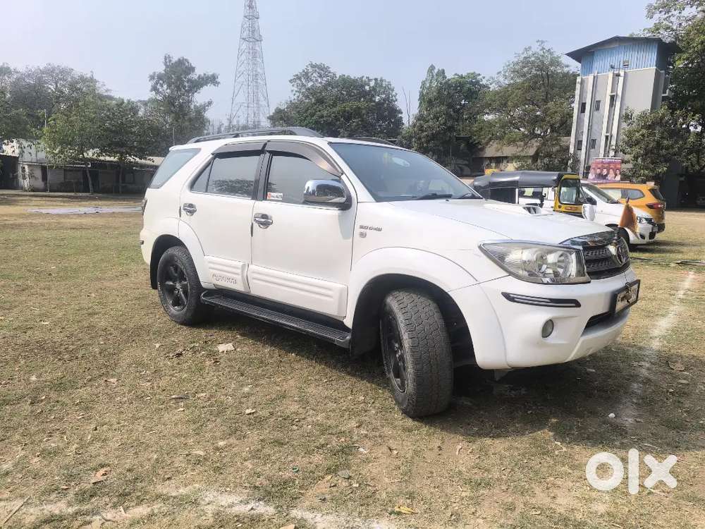 Toyota Fortuner Legender 2011 Diesel 300000 Km Driven