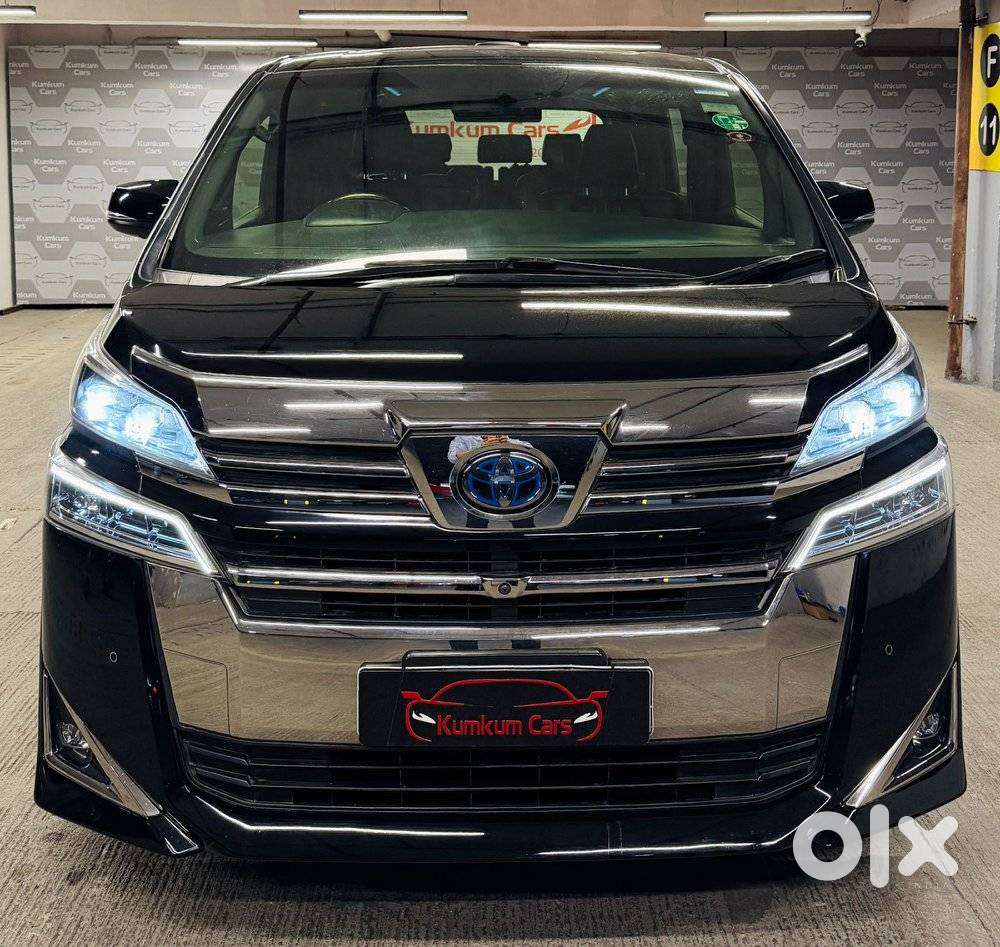 Toyota Vellfire 2.5 Executive Lounge, 2020, Cng & Hybrids