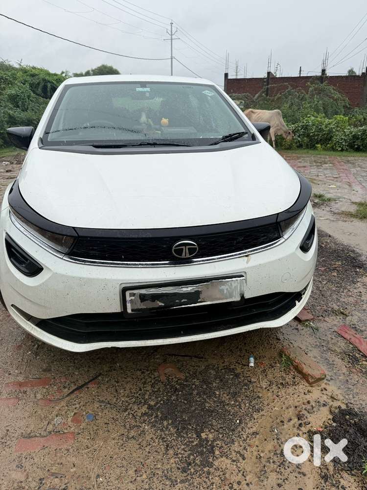Tata Altroz 2025 Drives Comfortably