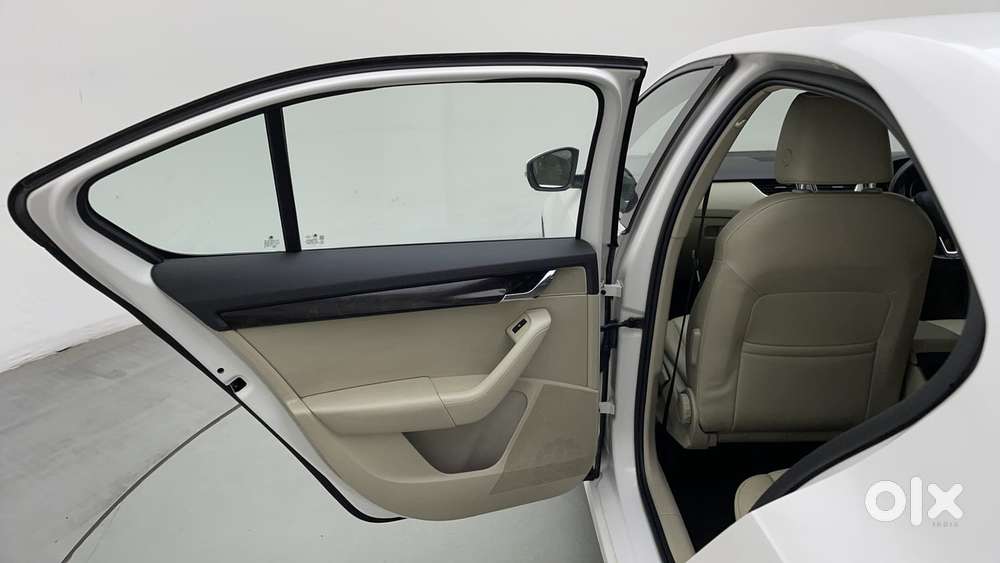 Skoda Octavia 2013-2017 Ambition Plus 1.8 Tsi At, 2016, Petrol
