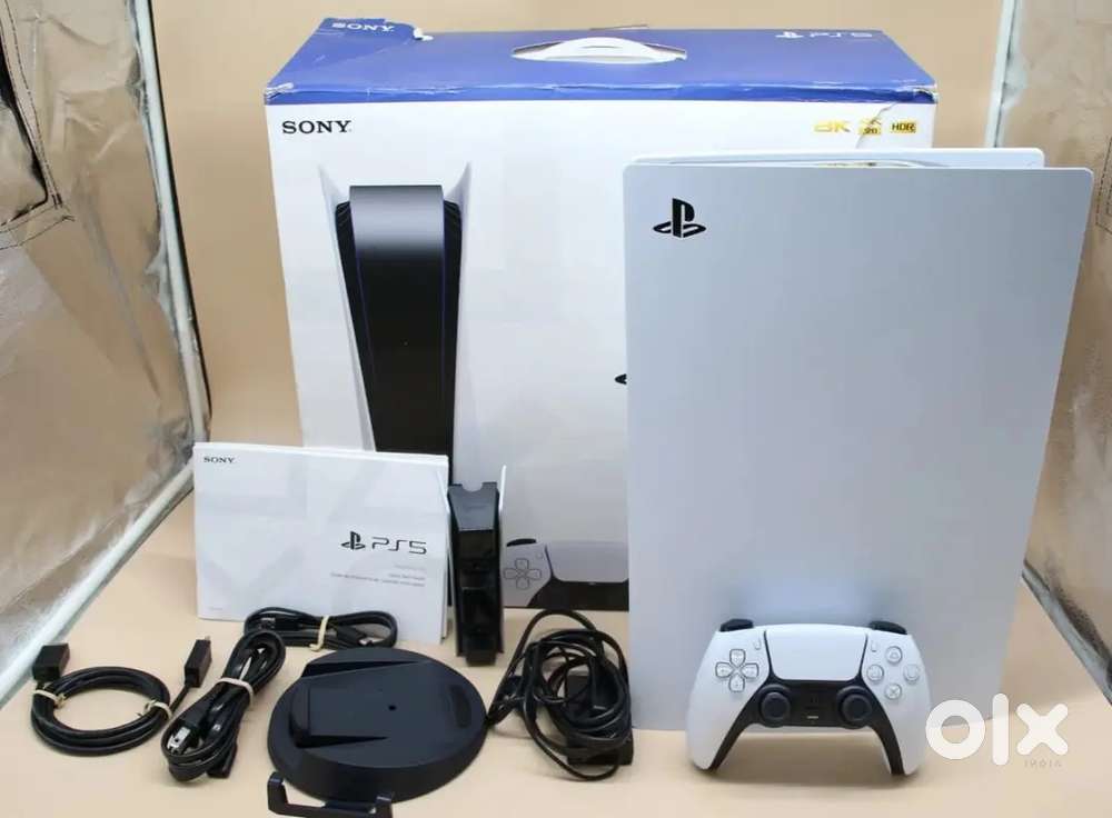 Sony PlayStation 5 Disc Edition 825GB White Console CFI-1215A w/Chargi