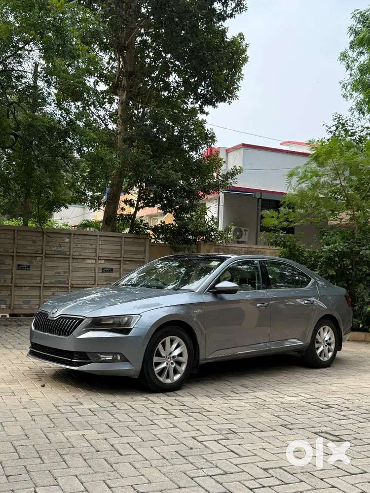 Skoda Superb 2017 Diesel 80000 Km Driven