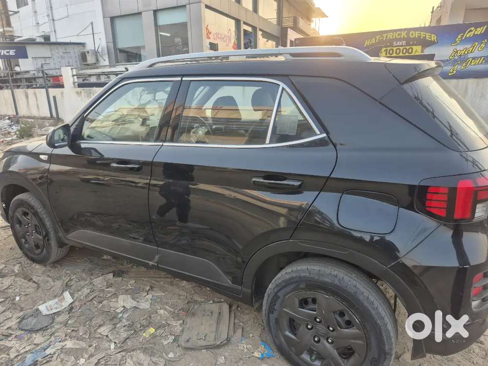Hyundai Venue 2023 Petrol Well Maintained