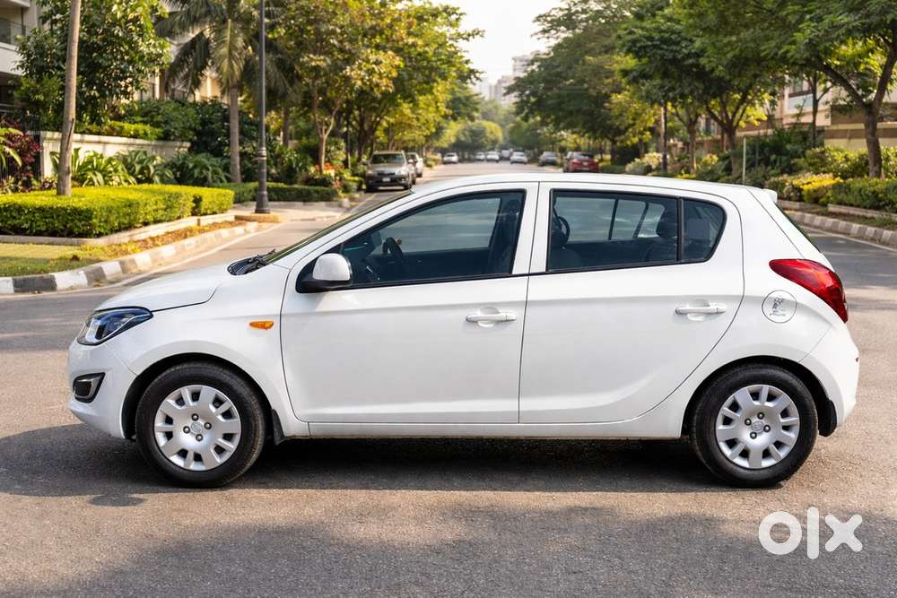 Hyundai I20 Magna 2014  New Tyres & Battery  Tn Coimbatore