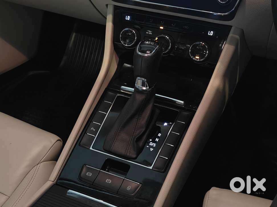 Skoda Superb Style 1.8 Tsi At, 2018, Petrol