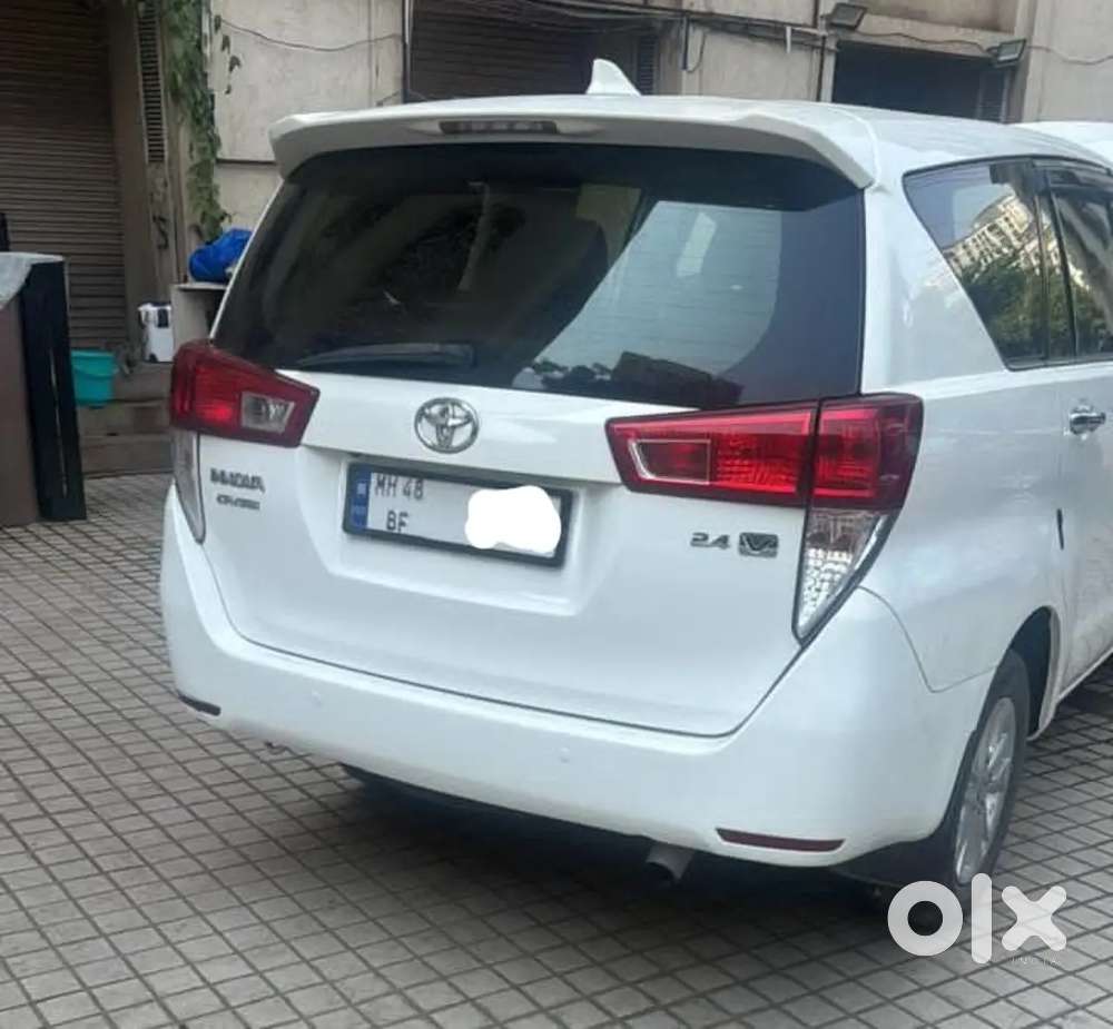 Toyota Innova Crysta V