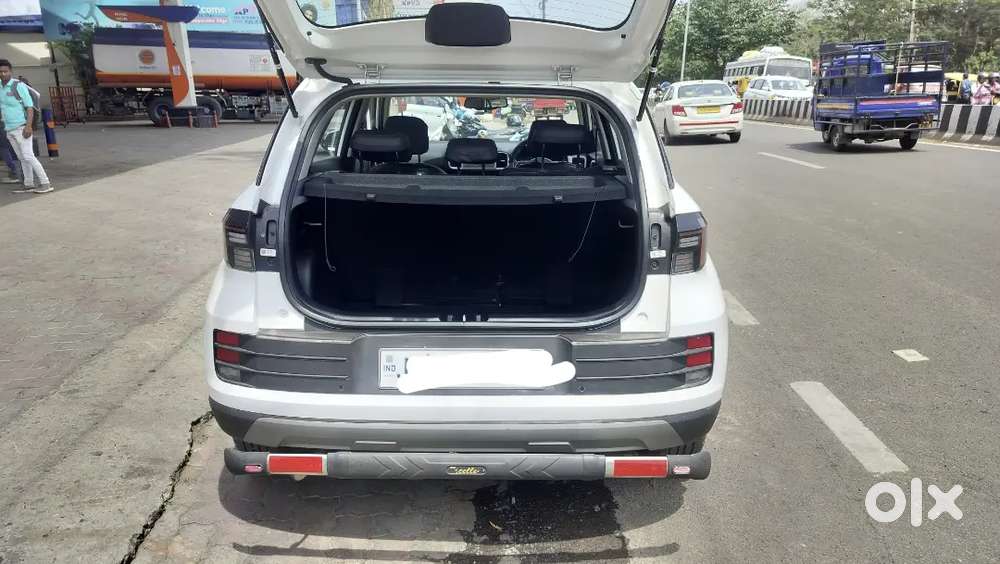 Hyundai Venue 2024 Petrol 10700 Km Driven