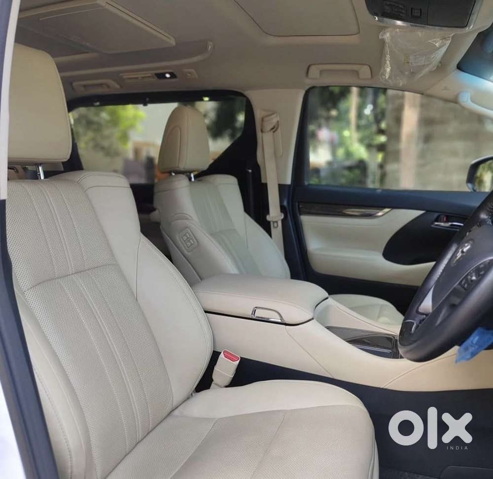 Toyota Vellfire 2.5 Executive Lounge, 2022, Petrol