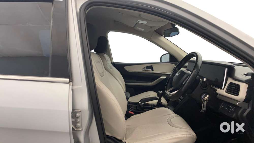 Mahindra Xuv700 2.2 Ax 3 Diesel Mt 7 Str, 2022, Diesel