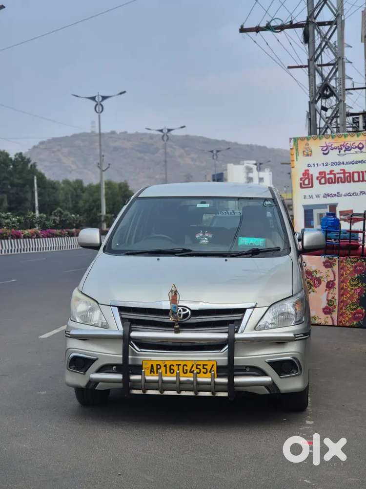Toyota Innova 2015 Diesel 300000 Km Driven
