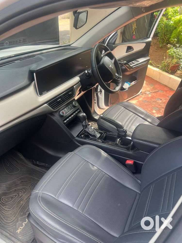 Mahindra Xuv700 2.0 Ax 5 Petrol At Str, 2022, Petrol