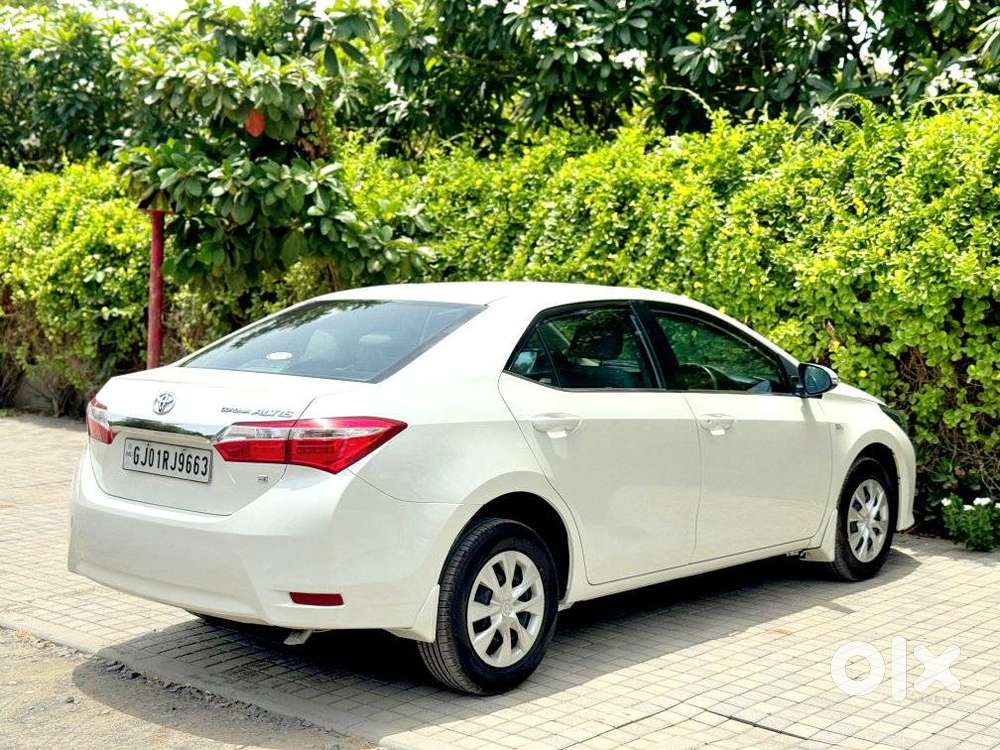 Toyota Corolla Altis 1.8 J, 2015, Petrol