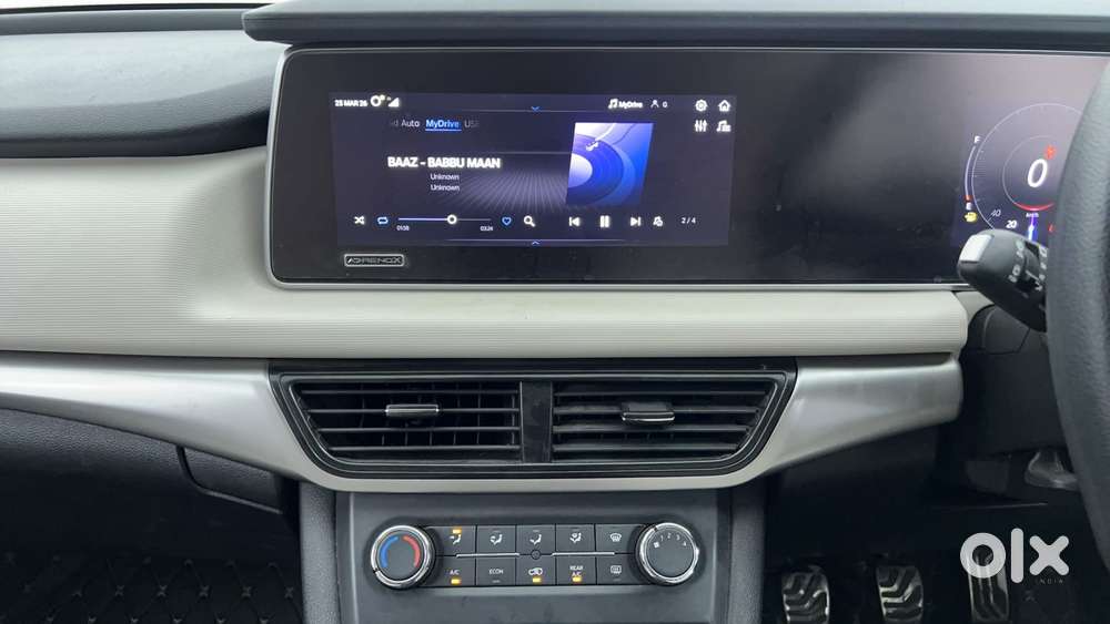 Mahindra Xuv700 2.0 Ax 5 Petrol Mt 7 Str, 2022, Petrol