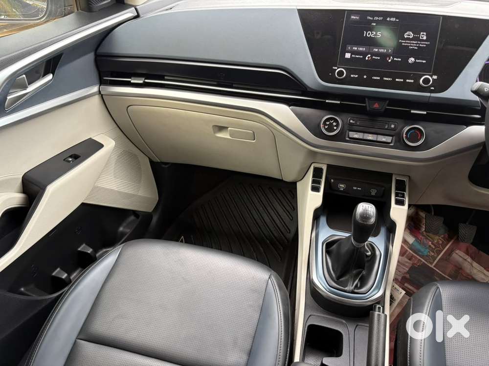 Kia Carens G 1.5 6mt Premium (o) 7-seater, 2024, Petrol