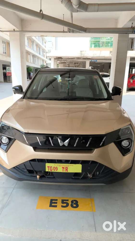 Mahindra Xuv 3xo Ax7 Luxury, 2024 Petrol Top End