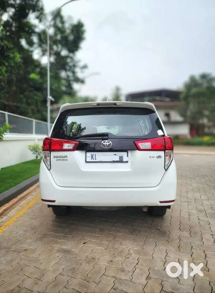 Toyota Innova Crysta 218 Dieselinnova Crysta Gx Automatic 
2016/8
1200