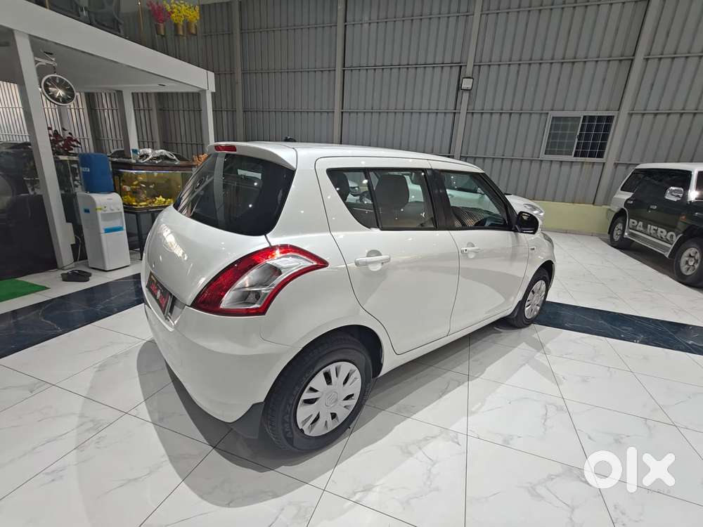 Maruti Suzuki Swift Vxi + Manual, 2012, Petrol