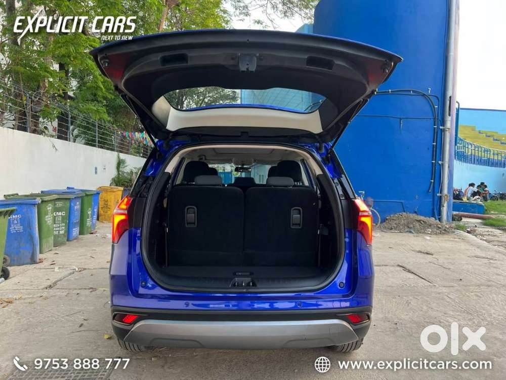 Mahindra Xuv700 2.0 Ax 5 Petrol Mt 7 Str, 2025, Petrol