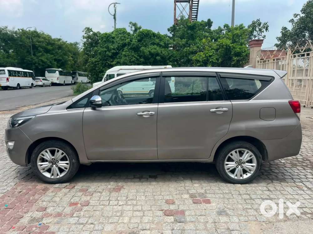 Toyota Innova Crysta 2.8 Zx At 7 Seater, 2016, Diesel