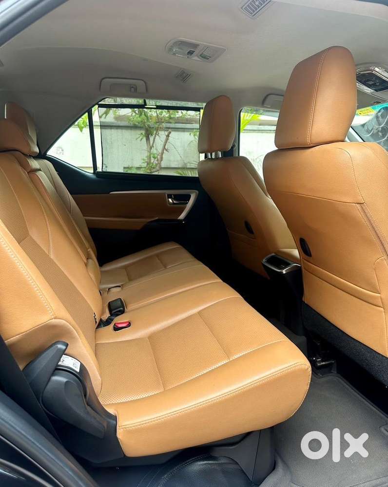 Toyota Fortuner 4x2 At 2025 Black