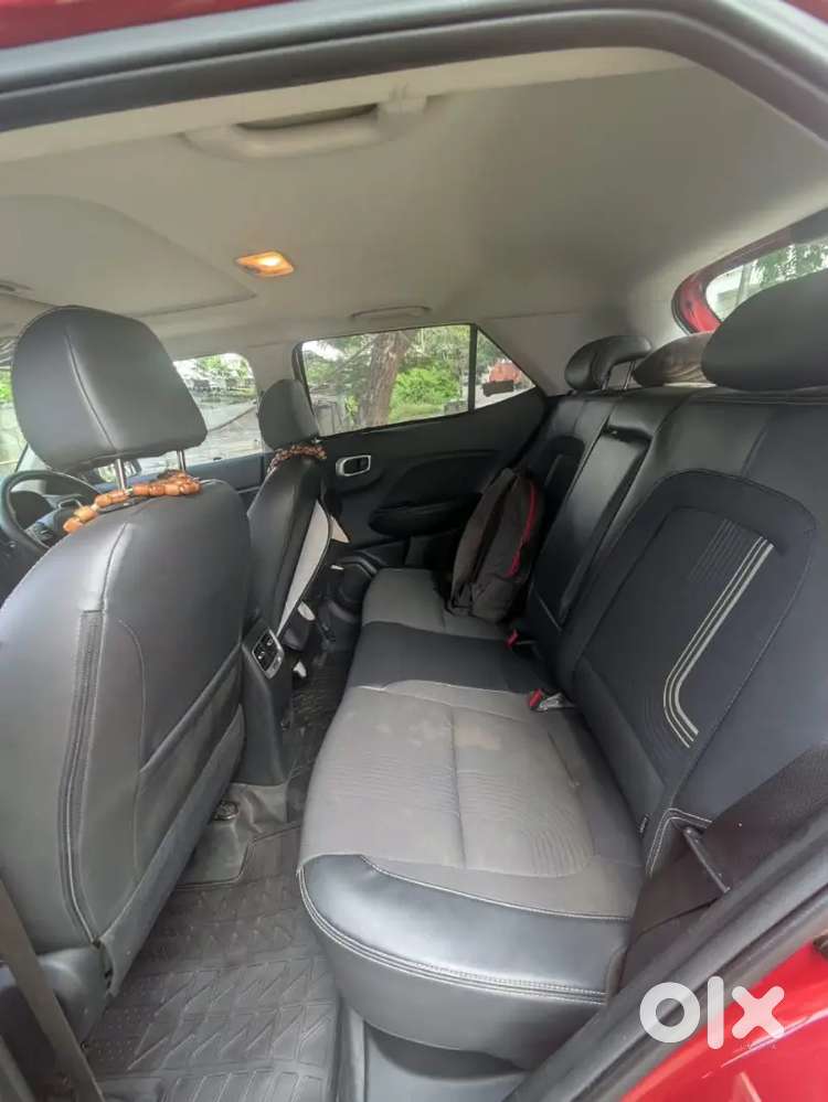 Venue 1.0 Turbo Gdi Imt Sx Car. Red Colour.