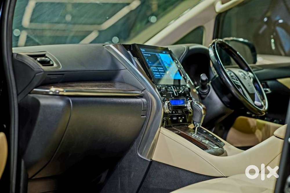 Toyota Vellfire 2.5 Executive Lounge, 2021, Petrol