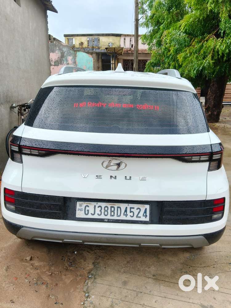 Hyundai Venue 2022 Petrol Well Maintained