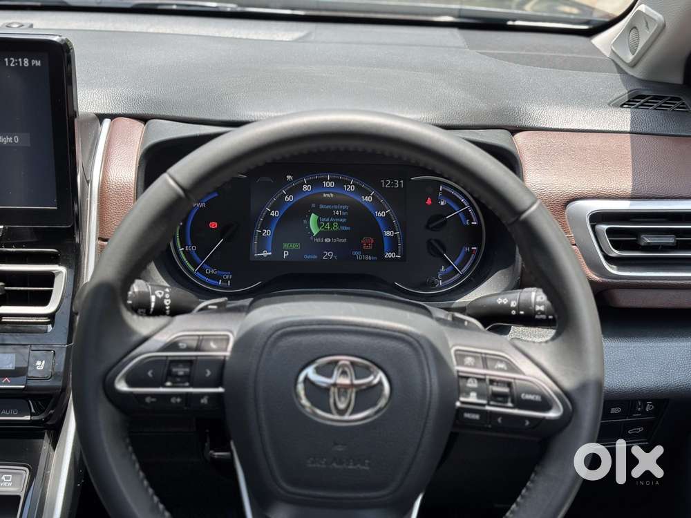 Toyota Innova Hycross 2.0 Zx (o) Hybrid 7 Str, 2025, Petrol