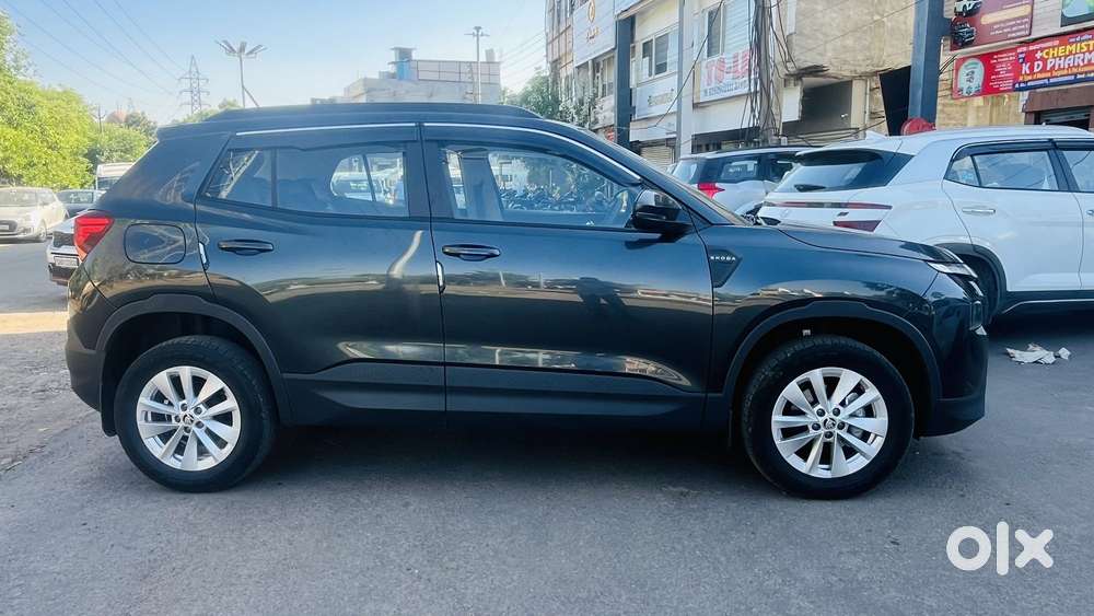 Skoda Kylaq Signature, 2025, Petrol