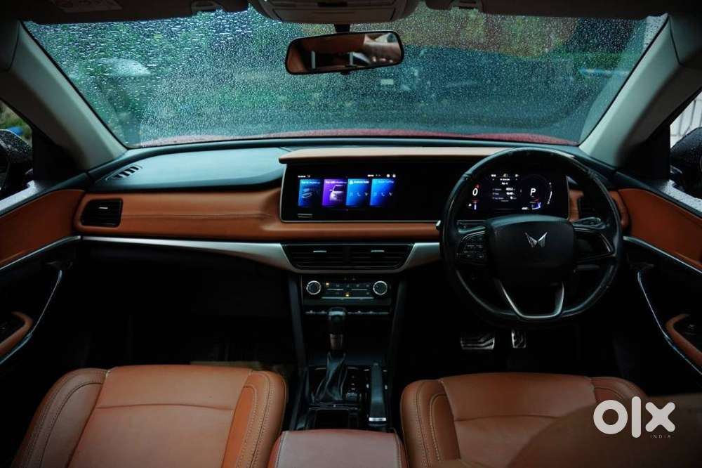 Mahindra Xuv700 2.0 Ax 5 Petrol At Str, 2022, Petrol