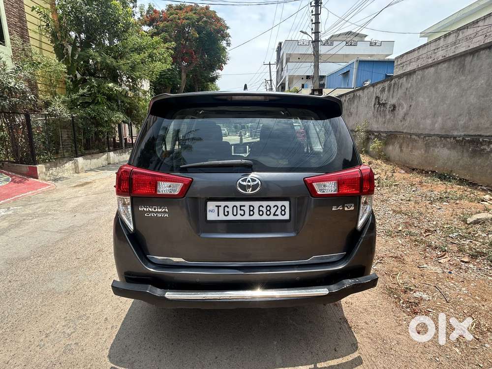Toyota Innova Crysta 2.4 V 7 Str, 2016, Diesel