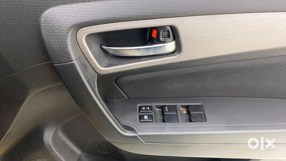 Maruti Suzuki Vitara Brezza Zdi Plus Dual Tone, 2017, Diesel