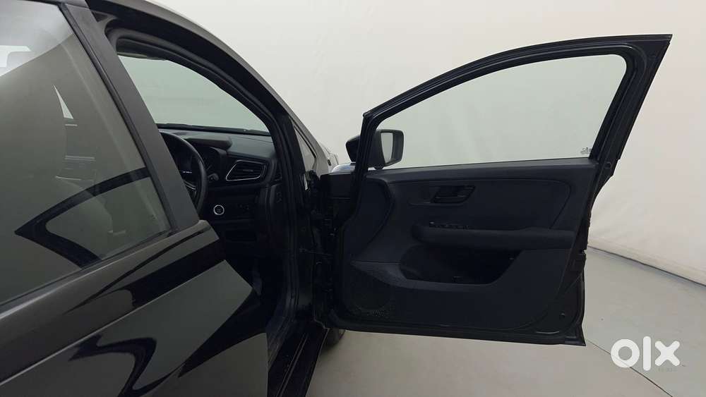 Tata Altroz 1.2 Xz Plus Dark Edition, 2021, Petrol