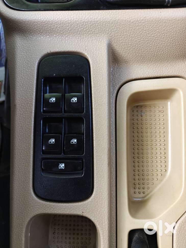 Mahindra Tuv 300 T8, 2016, Diesel