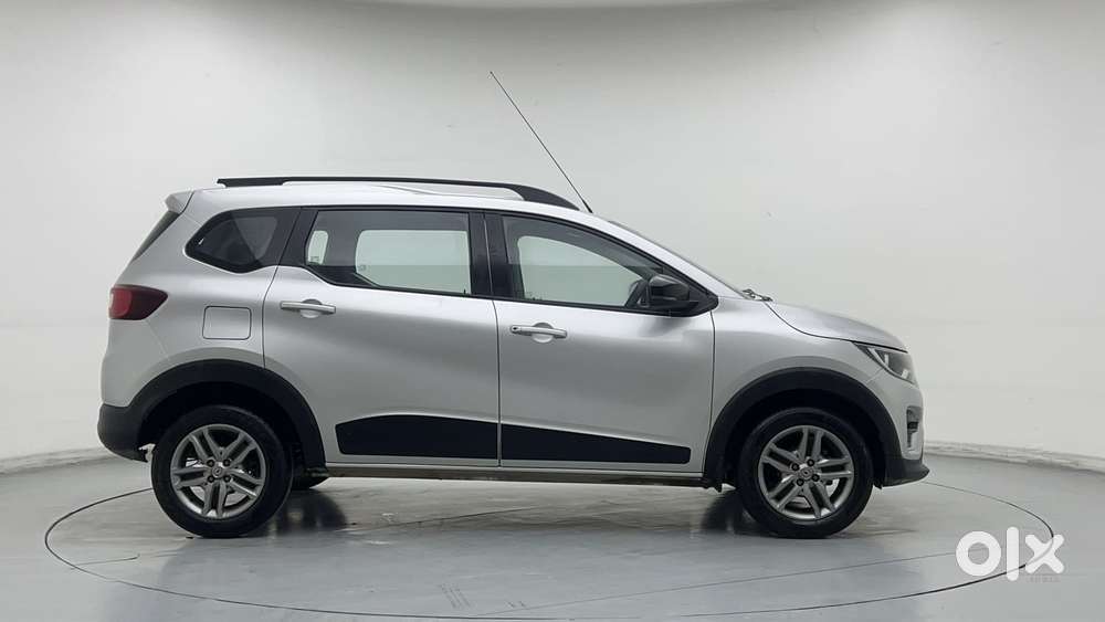 Renault Triber Rxz, 2022, Petrol