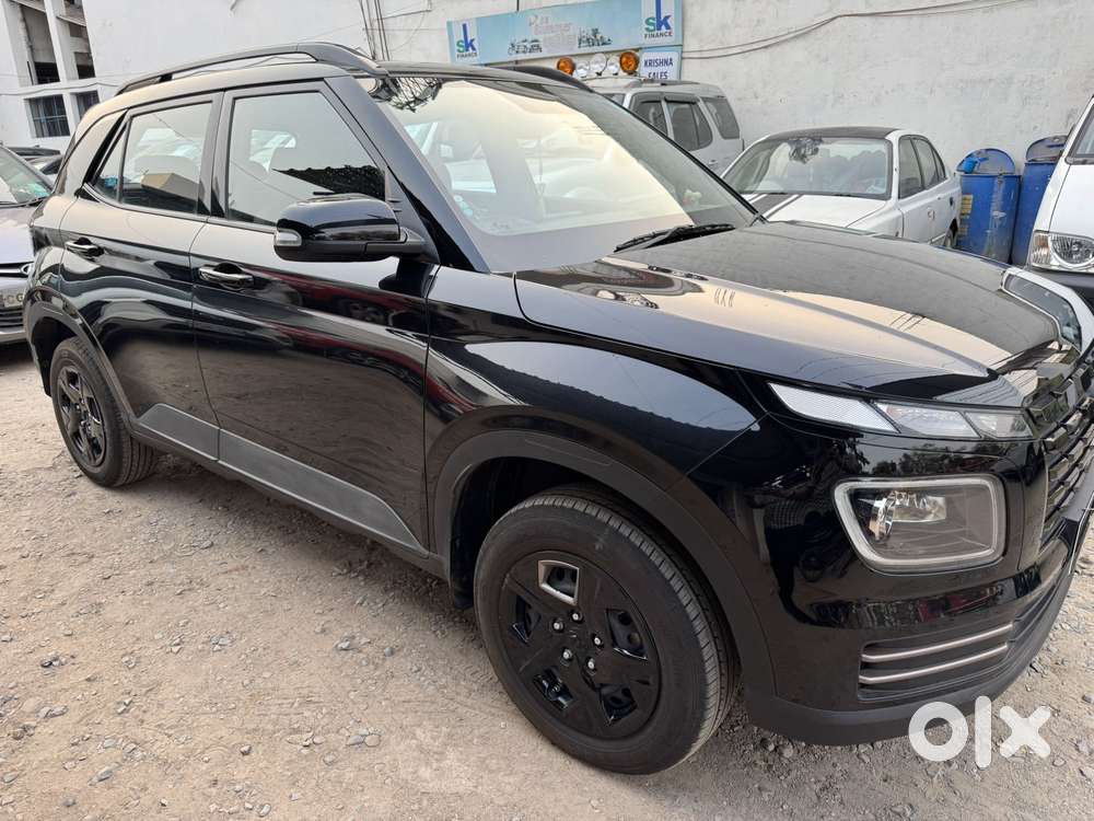 Hyundai Venue Sx Knight Edition  Mt, 2024, Petrol