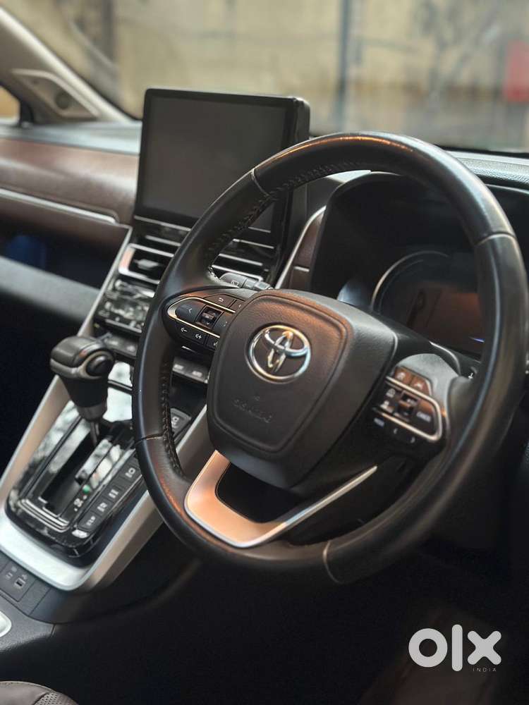 Toyota Innova Hycross 2.0 Zx Hybrid 7 Str, 2023, Petrol