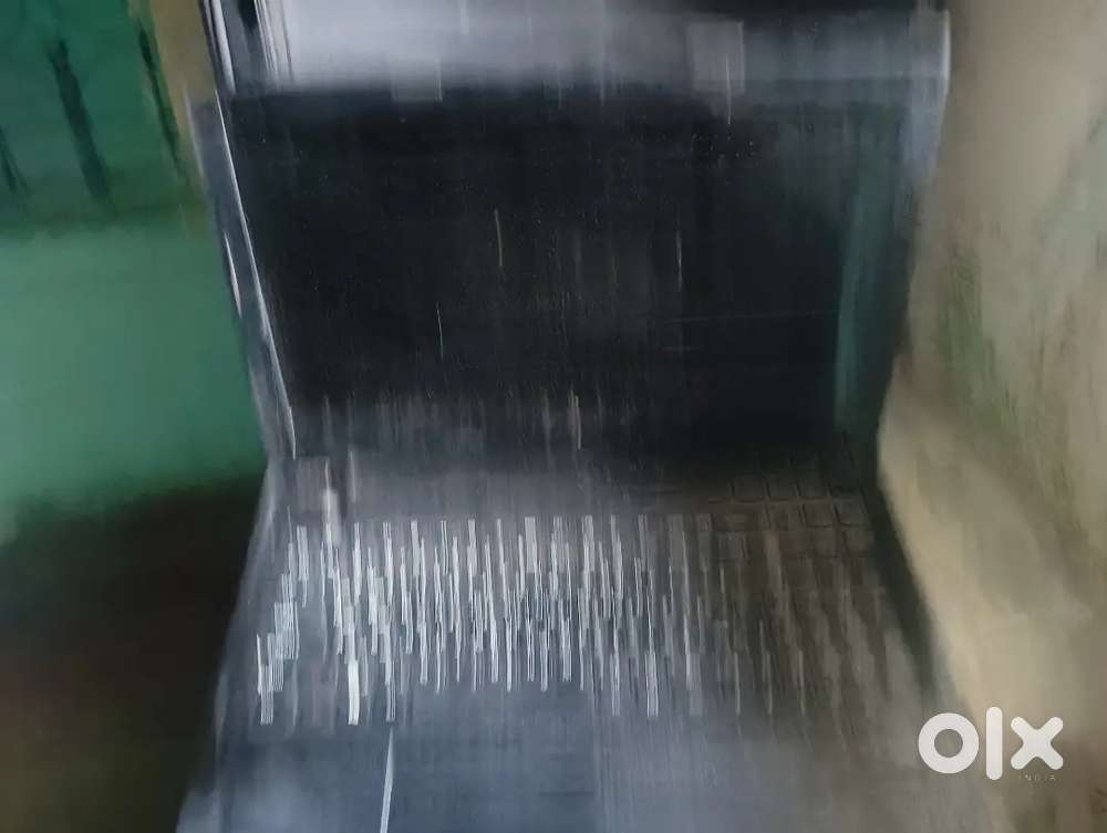 Laptop condition mein hai iska charger bhi naya hai battery bhi nahin
