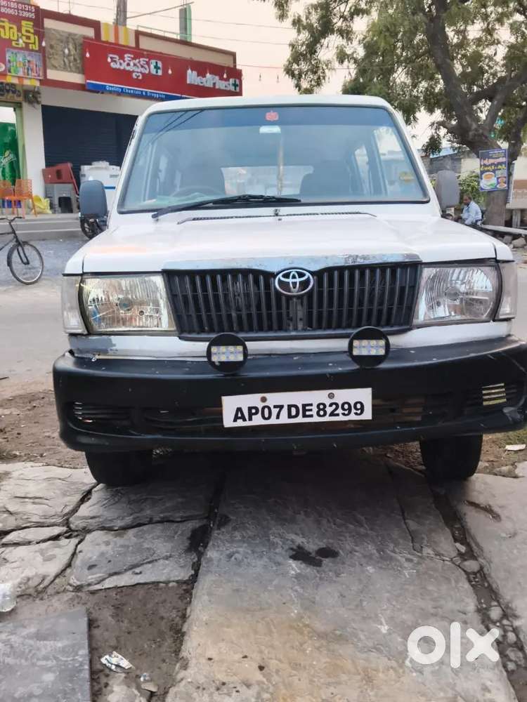 Toyota Qualis 2.4 D 2010