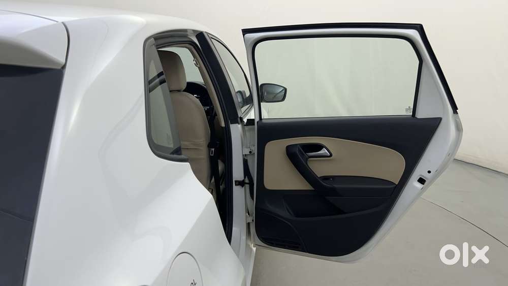 Volkswagen Polo Petrol Highline 1.2l, 2015, Petrol