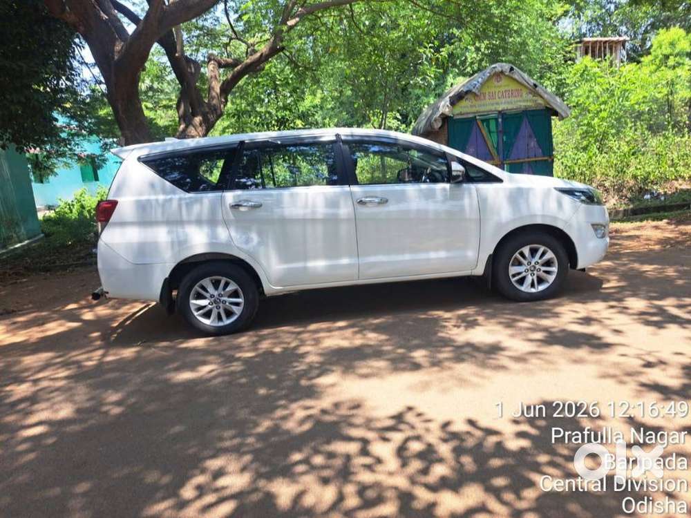 Toyota Innova Crysta 2.4 V, 2016