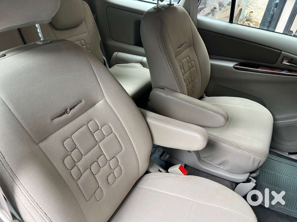 Innova V 7 Seater 3rd Owner
