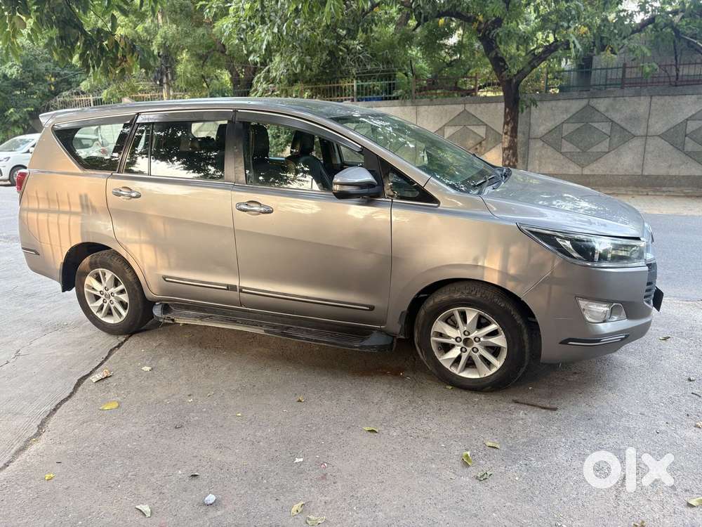 Toyota Innova Crysta 2.4 V 8 Str, 2016, Diesel