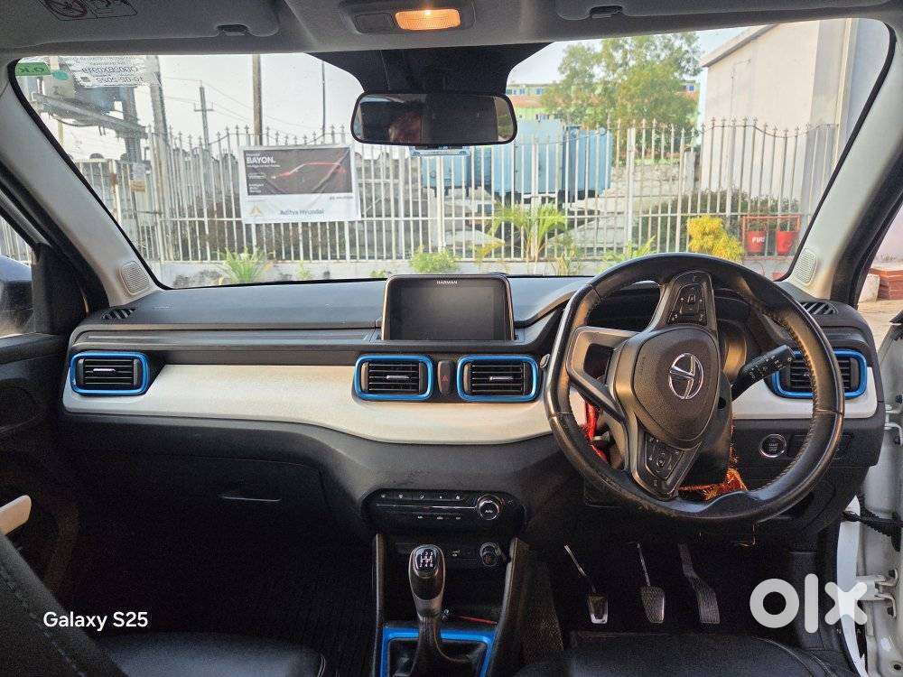 Tata Punch 1.2 Revotron Creative Dual Tone, 2022, Petrol
