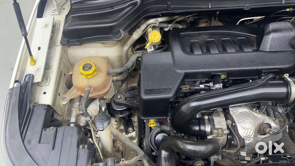 Mahindra Xuv300 W8 (o) 1.5 Diesel Amt, 2022, Diesel